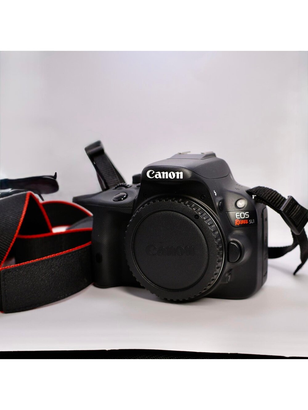 Canon DSLR SL1 Camera with 3 Lenses, Batteries and Bags - Excellent!